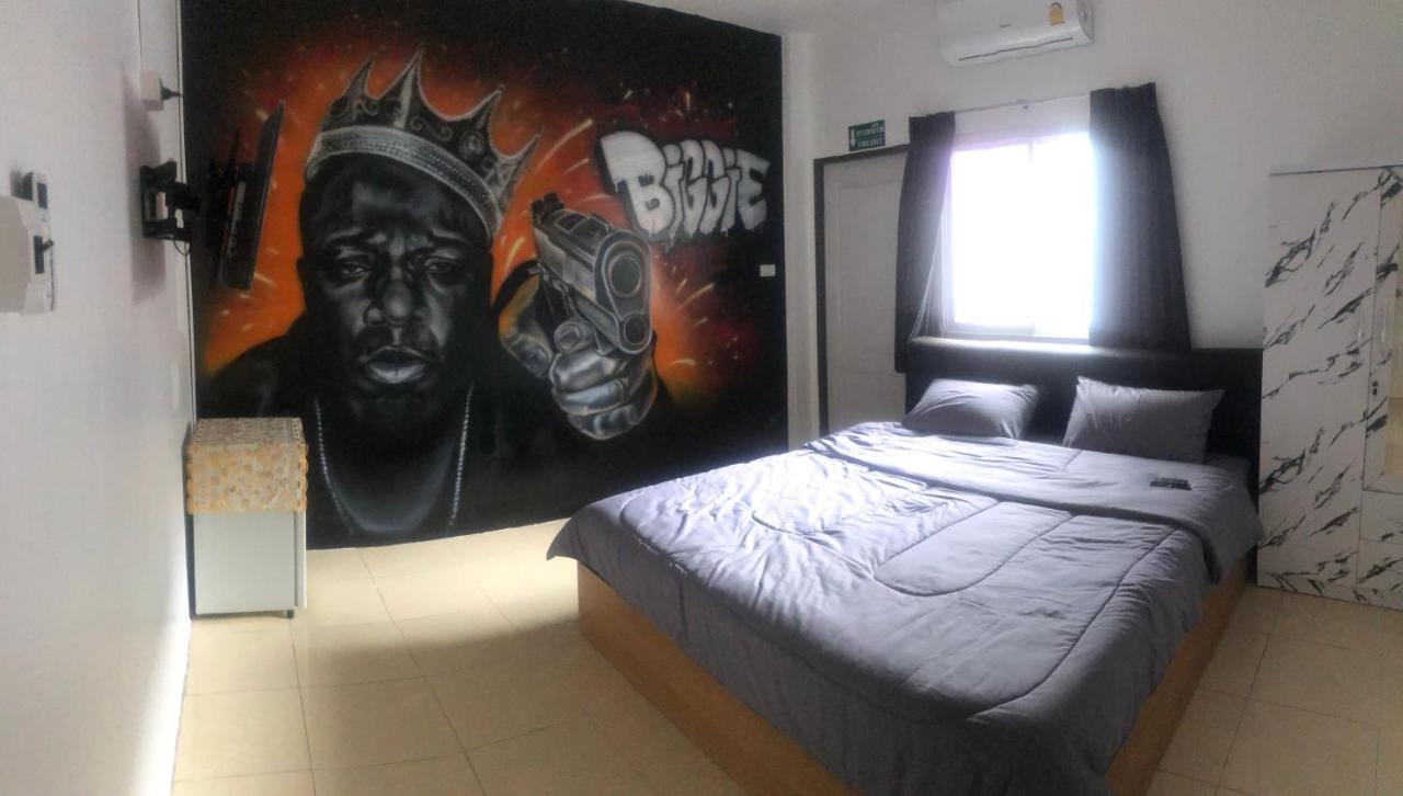 Bonkers Guesthouse Pattaya Extérieur photo