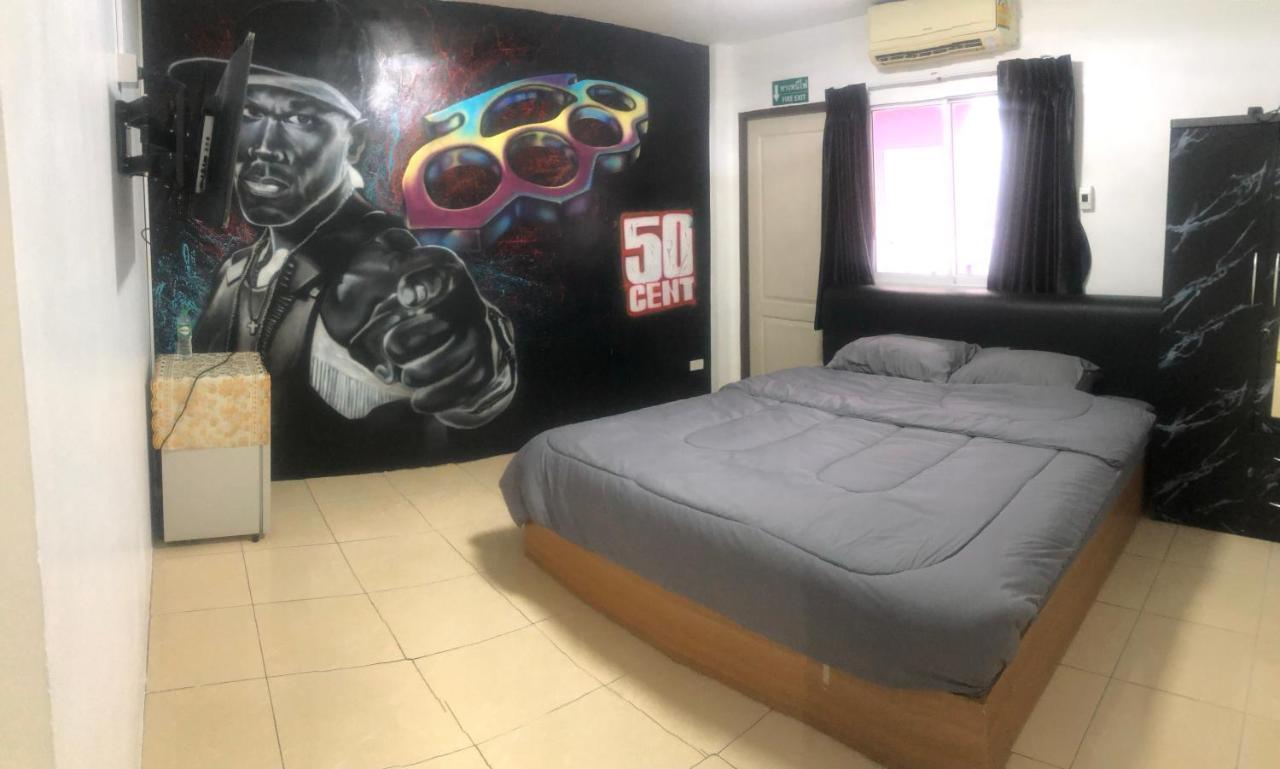 Bonkers Guesthouse Pattaya Extérieur photo