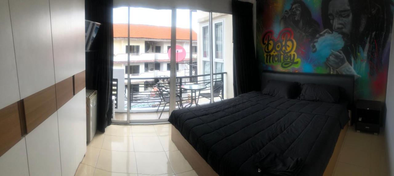 Bonkers Guesthouse Pattaya Extérieur photo